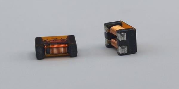 雷達抗干擾技術升級：車規電感的寬頻帶噪聲抑制